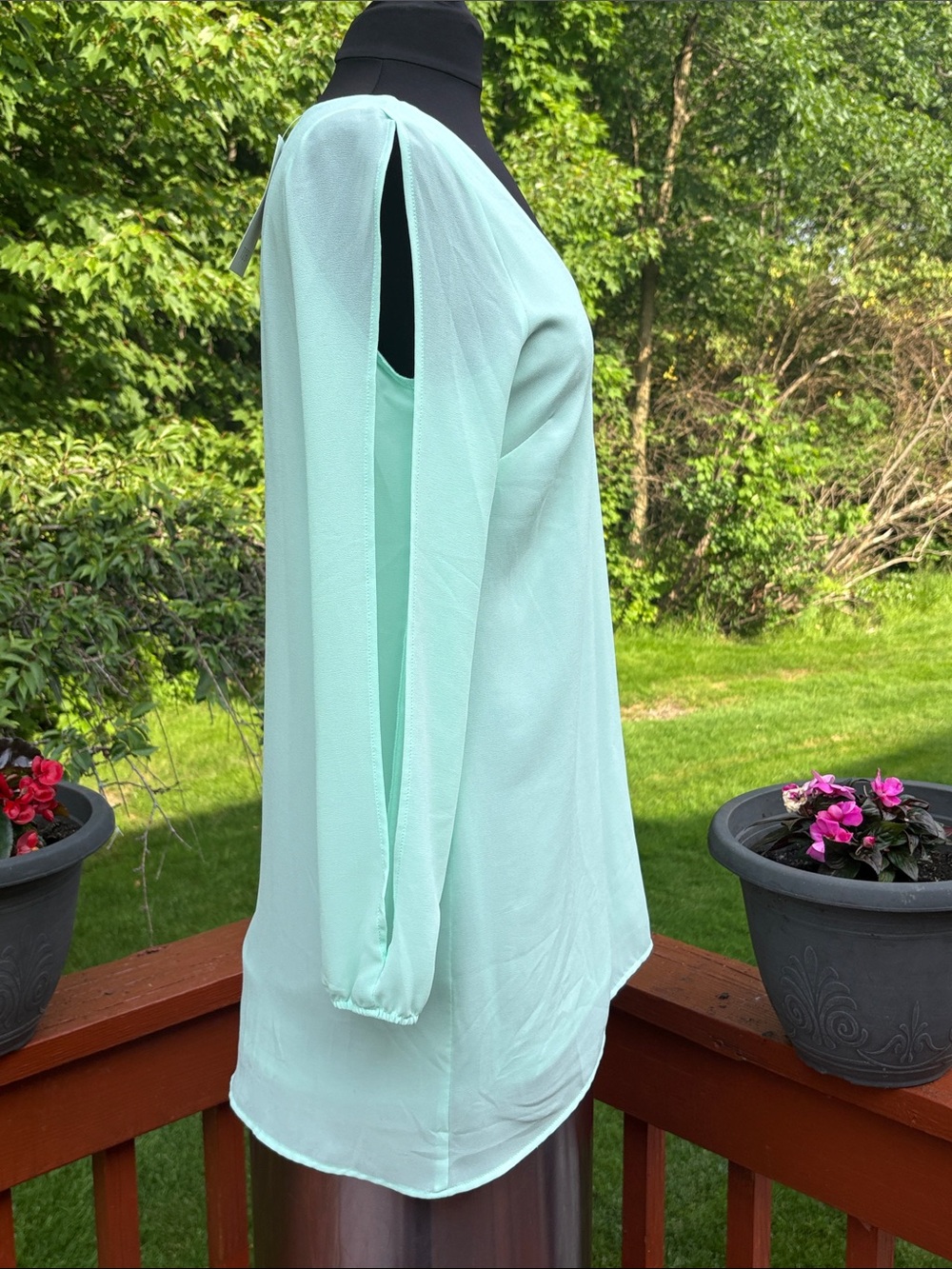 Tobi light green blouse - Picture 4 of 10
